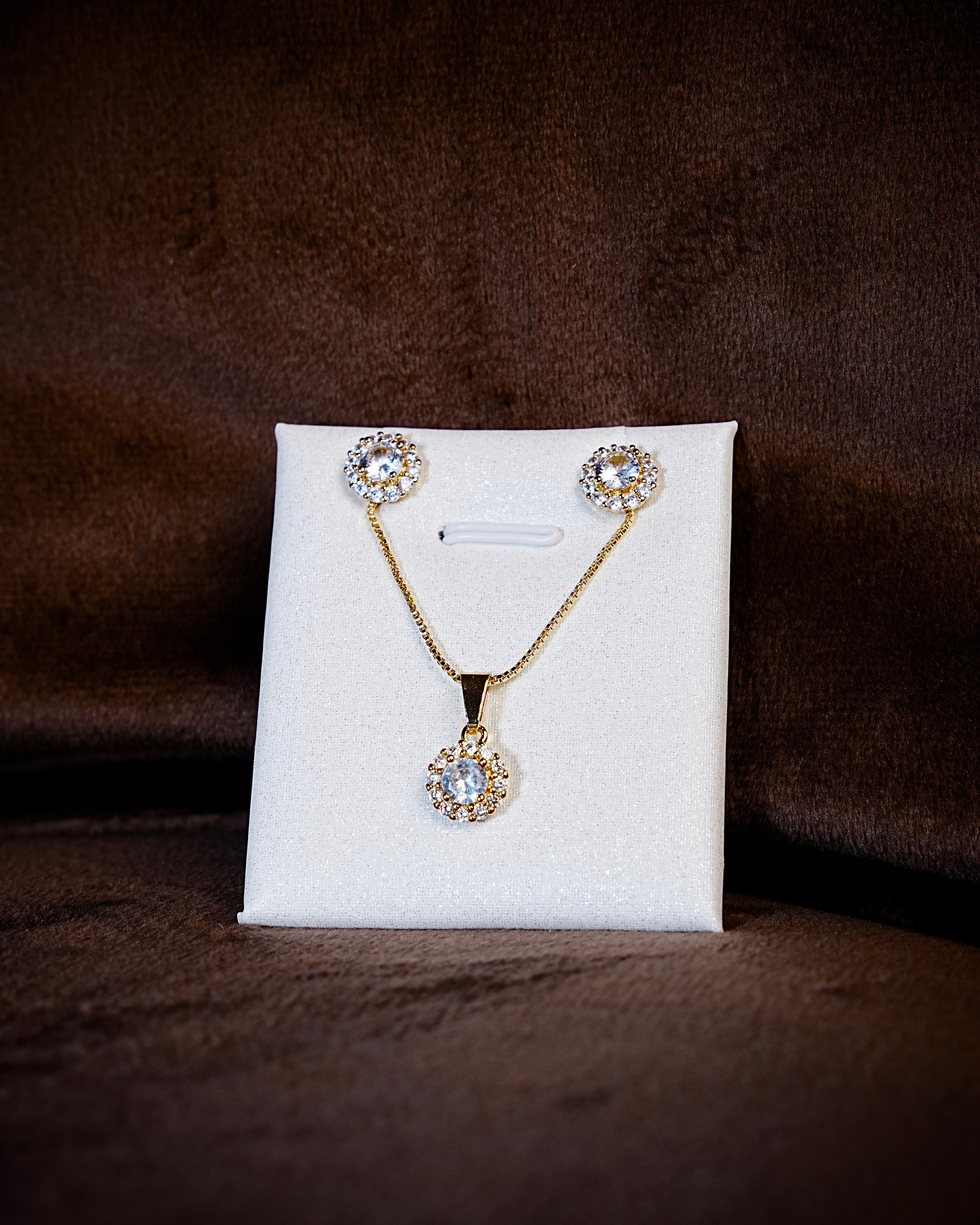 Set flor blanca con bolitas