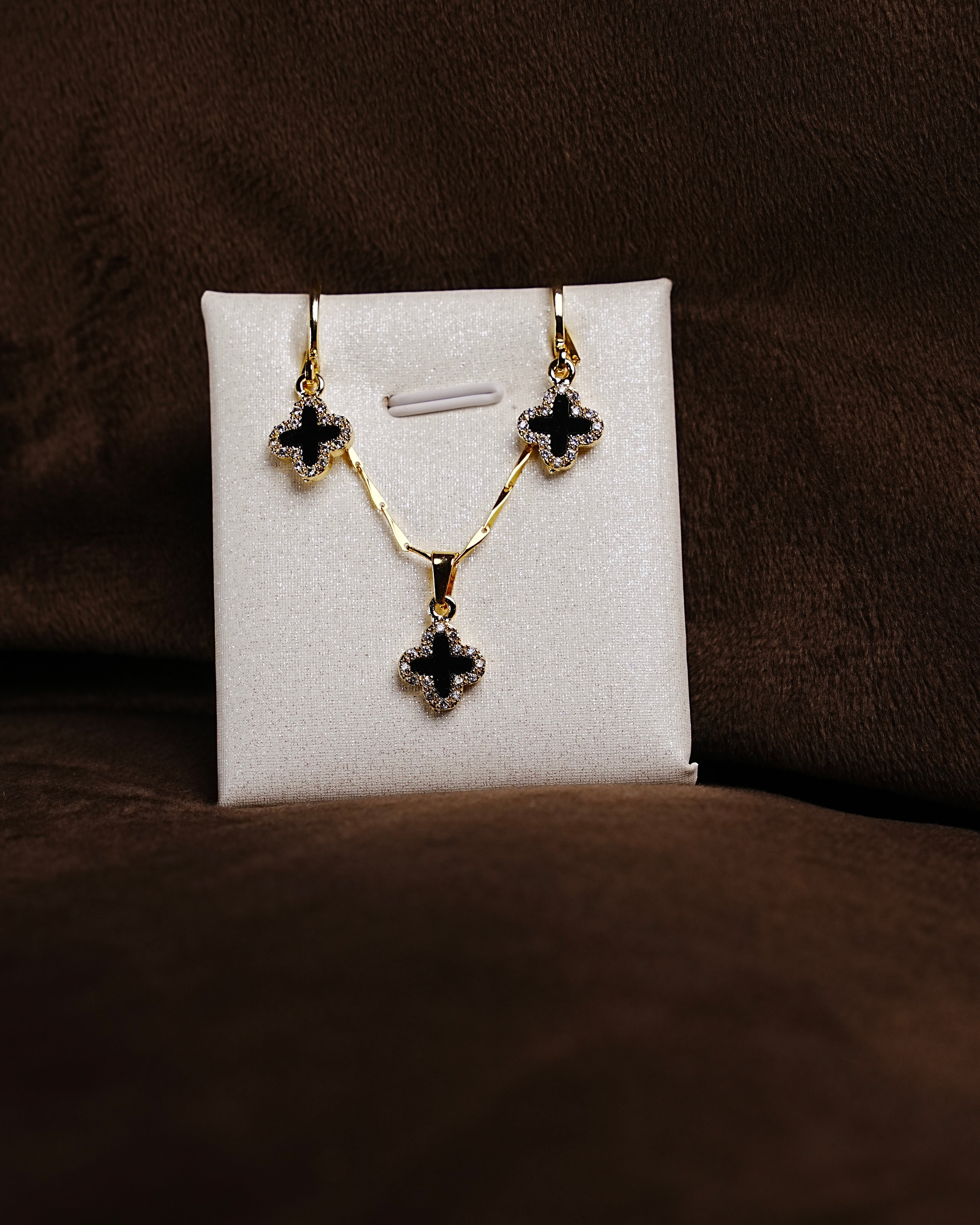 Set Flor Blanca Bolitas